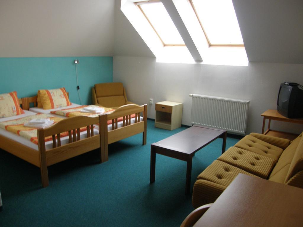 Hotel Filip Ceske Budejovice Room photo